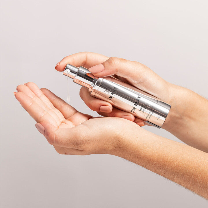 Model pumping The MAX Serum onto hand